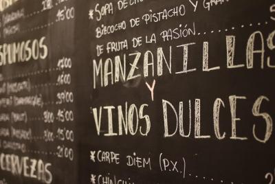 Visita nocturna con vinos y tapas en Málaga Visita nocturna con vinos y tapas en Málaga