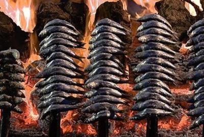 Sardinas en Brochetas Show Cooking en la playa de Málaga Sardinas en Brochetas Show Cooking en la playa de Málaga