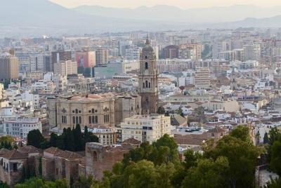 Traslado privado de salida desde la ciudad de Málaga al aeropuerto de Málaga AGP en furgoneta de lujo Traslado privado de salida desde la ciudad de Málaga al aeropuerto de Málaga AGP en furgoneta de lujo