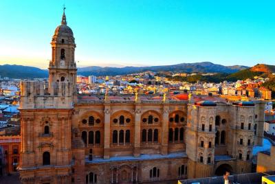Excursión privada de 4 horas por la ciudad de Málaga (excursión a la costa o recogida en el hotel) Excursión privada de 4 horas por la ciudad de Málaga (excursión a la costa o recogida en el hotel)