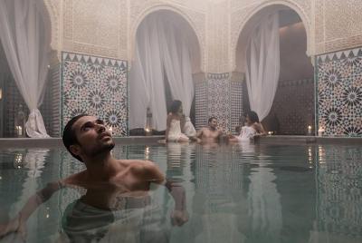 Experiencia de baños árabes en Hammam Al Ándalus de Málaga Experiencia de baños árabes en Hammam Al Ándalus de Málaga