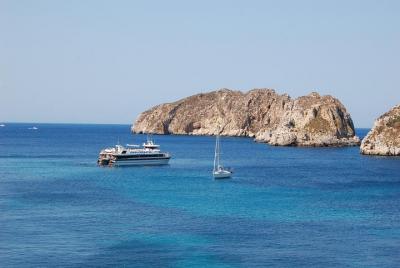 Travesía en barco en la bahía de Palma de Mallorca con almuerzo Travesía en barco en la bahía de Palma de Mallorca con almuerzo