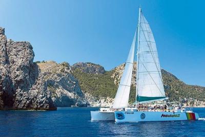 Catamarán a vela desde Puerto de Alcudia Catamarán a vela desde Puerto de Alcudia