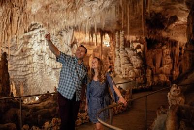 Excursión de un día a las cuevas del Drach y al pueblo tradicional Excursión de un día a las cuevas del Drach y al pueblo tradicional