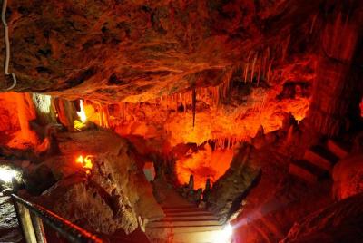 Entrada a las cuevas de Génova en Palma de Mallorca Entrada a las cuevas de Génova en Palma de Mallorca