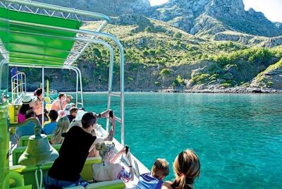 Paseo en barco por las cuevas y la costa desde la bahía de Alcudia Paseo en barco por las cuevas y la costa desde la bahía de Alcudia