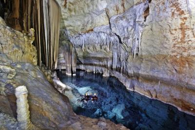 Natación y Espeleología en Cova des Coloms Natación y Espeleología en Cova des Coloms