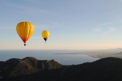 Paseo privado en globo en Mallorca con champán y tapas Paseo privado en globo en Mallorca con champán y tapas
