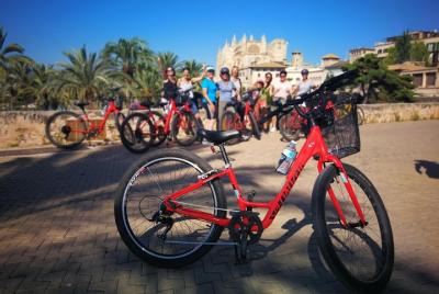 Excursión por la costa de Mallorca: Recorrido en bicicleta por Palma, incluida la catedral de Palma y Parc de la Mar Excursión por la costa de Mallorca: Recorrido en bicicleta por Palma, incluida la catedral de Palma y Parc de la Mar