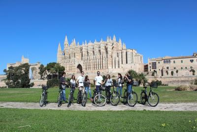 Recorrido en bicicleta por lo más destacado de Palma de Mallorca en 3 horas y cata de tapas Recorrido en bicicleta por lo más destacado de Palma de Mallorca en 3 horas y cata de tapas