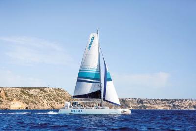 Aventura de Navegación en Catamaran por la Bahía de Palma Aventura de Navegación en Catamaran por la Bahía de Palma