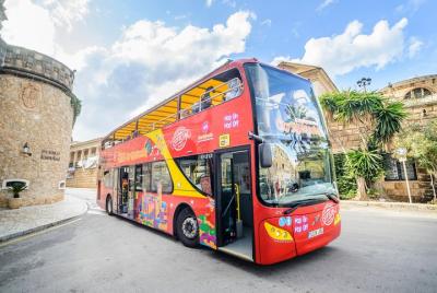 Excursión por la costa de Palma de Mallorca: Excursión en autobús con paradas libres por Palma de Mallorca con paseo en barco o entrada al castillo de Bellver opcional Excursión por la costa de Palma de Mallorca: Excursión en autobús con paradas libres por Palma de Mallorca con paseo en barco o entrada al castillo de Bellver opcional