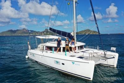 Excursión en grupo pequeño en catamarán a Mallorca con tapas Excursión en grupo pequeño en catamarán a Mallorca con tapas