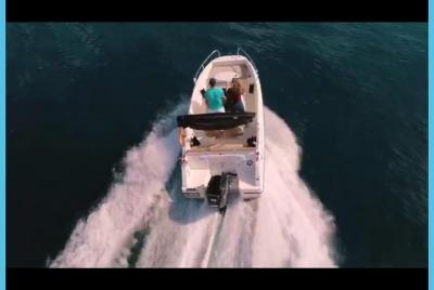 1 hora en lancha rápida