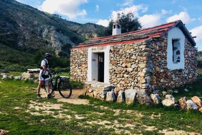 Excursión en bicicleta de montaña eléctrica y de vino desde Marbella Sierra Blanca
