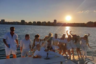 Puesta de Sol a Bordo de Yate de 15 Metros Con Copa de Cava