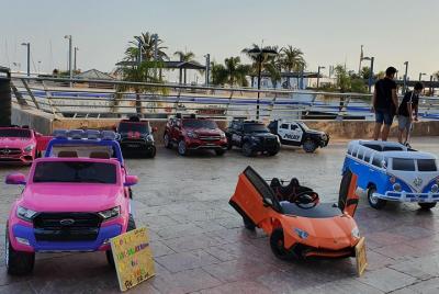 Vehículos infantiles eléctricos para niños en alquiler.