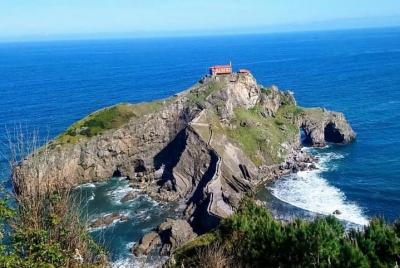 Tour privado San Juan de Gaztelugatxe, Zumaia flysch y Getaria. Tour privado San Juan de Gaztelugatxe, Zumaia flysch y Getaria.
