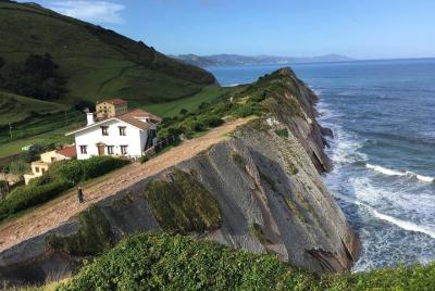 ACANTILADOS, PESCADO A LA PARRILLA Y VINO TXAKOLI - Aventura gastronómica privada ACANTILADOS, PESCADO A LA PARRILLA Y VINO TXAKOLI - Aventura gastronómica privada