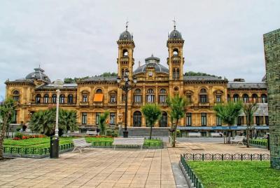 Recorrido privado a pie por San Sebastián con guía turístico oficial Recorrido privado a pie por San Sebastián con guía turístico oficial
