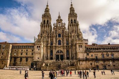 Tour privado de Santiago de Compostela con entrada a la catedral Tour privado de Santiago de Compostela con entrada a la catedral