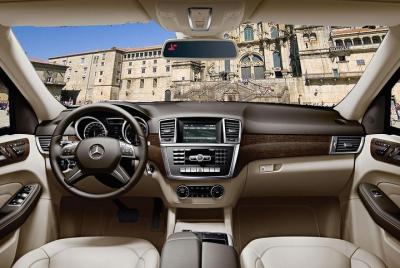 Traslado privado desde el centro de la ciudad de Santiago de Compostela al aeropuerto SCQ Traslado privado desde el centro de la ciudad de Santiago de Compostela al aeropuerto SCQ