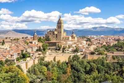 Escapada privada de un día a Segovia desde Madrid, con La Granja