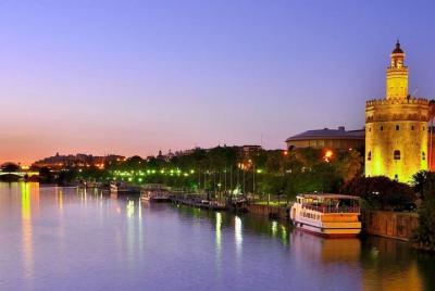 Recorrido turístico por la Sevilla medieval y crucero por el río Recorrido turístico por la Sevilla medieval y crucero por el río