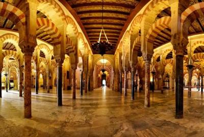 Escapada de un día a Córdoba y Carmona desde Sevilla Escapada de un día a Córdoba y Carmona desde Sevilla