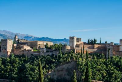 Recorrido de día completo en Granada, la Alhambra y el Albaicín desde Sevilla con acceso Evite las colas Recorrido de día completo en Granada, la Alhambra y el Albaicín desde Sevilla con acceso Evite las colas