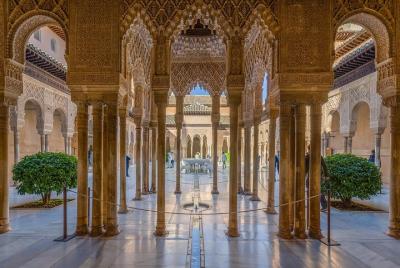 Excursión de un día a la Alhambra y Granada desde Sevilla Excursión de un día a la Alhambra y Granada desde Sevilla