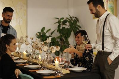 Cena mediterránea y orgánica con maridaje de vinos. Cena mediterránea y orgánica con maridaje de vinos.