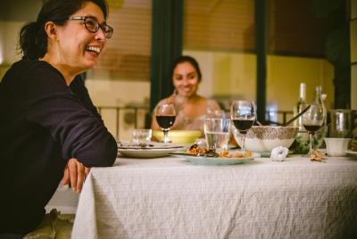 Experiencia de cena con un residente local en Sevilla Experiencia de cena con un residente local en Sevilla