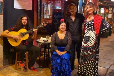 The Ultimate Flamenco Experience (café, clase, tapas y espectáculo con el artista) The Ultimate Flamenco Experience (café, clase, tapas y espectáculo con el artista)