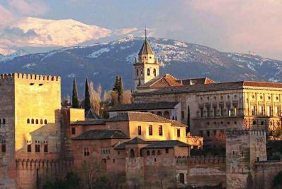 Escapada de un día a Granada desde Sevilla, con acceso Evite las colas a la Alhambra Escapada de un día a Granada desde Sevilla, con acceso Evite las colas a la Alhambra