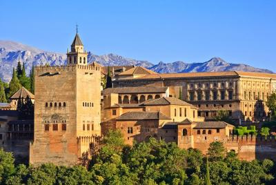 Recorrido de 3 noches por los lugares más destacados de Andalucía desde Sevilla, incluidas Granada y Córdoba Recorrido de 3 noches por los lugares más destacados de Andalucía desde Sevilla, incluidas Granada y Córdoba