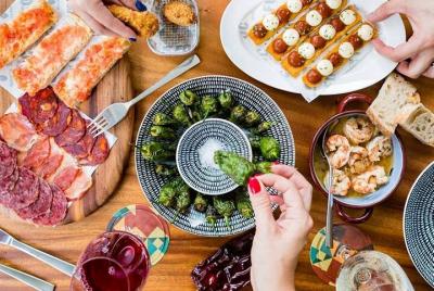 Descubrimiento de tapas españolas, jerez y cultura en Sevilla Descubrimiento de tapas españolas, jerez y cultura en Sevilla