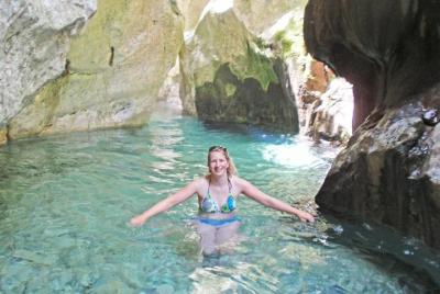 Excursión de un día de senderismo a La Garganta Verde y Zahara de la Sierra de Sevilla Excursión de un día de senderismo a La Garganta Verde y Zahara de la Sierra de Sevilla
