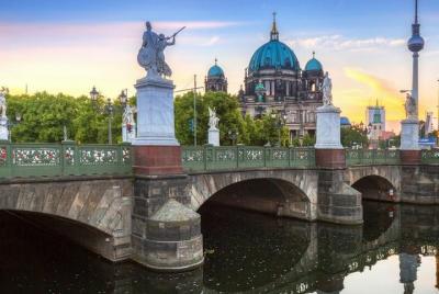 Tour privado de un día por Berlín con un local: vea la ciudad sin guión Tour privado de un día por Berlín con un local: vea la ciudad sin guión