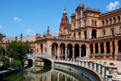 Visita al Alcázar, la catedral, el barrio de Santa Cruz, la plaza de toros y un crucero por el río en Sevilla Visita al Alcázar, la catedral, el barrio de Santa Cruz, la plaza de toros y un crucero por el río en Sevilla