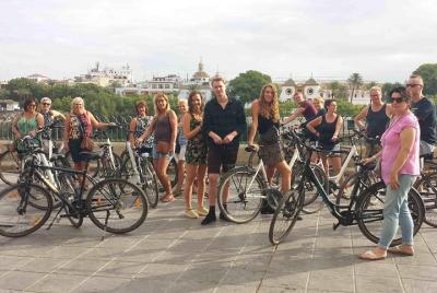 Excursiones en bicicleta de 3 horas por los lugares más destacados de Sevilla Excursiones en bicicleta de 3 horas por los lugares más destacados de Sevilla