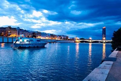 OFERTA: Conozca Sevilla por tierra, aire y agua.  OFERTA: Conozca Sevilla por tierra, aire y agua.