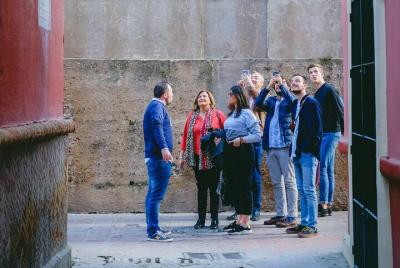 Recorrido a pie por el barrio judío de Sevilla con deliciosas tapas y bodega Recorrido a pie por el barrio judío de Sevilla con deliciosas tapas y bodega