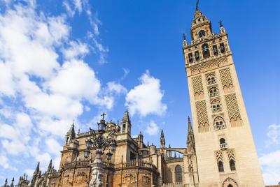 Sevilla: visita guiada a la catedral y la Giralda con entradas (acceso prioritario) Sevilla: visita guiada a la catedral y la Giralda con entradas (acceso prioritario)