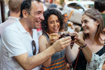 Tour Privado de Bebidas y Bocadillos en Sevilla Tour Privado de Bebidas y Bocadillos en Sevilla