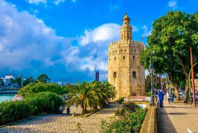 Excursión privada: excursión de un día a Sevilla desde Madrid en tren de alta velocidad con entradas Excursión privada: excursión de un día a Sevilla desde Madrid en tren de alta velocidad con entradas