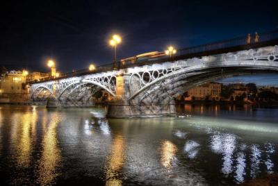 Recorrido nocturno a pie sobre las leyendas de Triana en español Recorrido nocturno a pie sobre las leyendas de Triana en español
