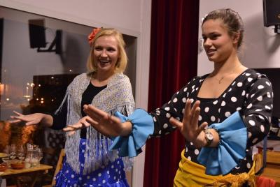 Clase de baile flamenco privada de 60 minutos en Sevilla con traje Clase de baile flamenco privada de 60 minutos en Sevilla con traje