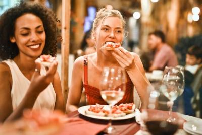 Cata de vinos y jamones en Sevilla- por OhMyGoodGuide Cata de vinos y jamones en Sevilla- por OhMyGoodGuide