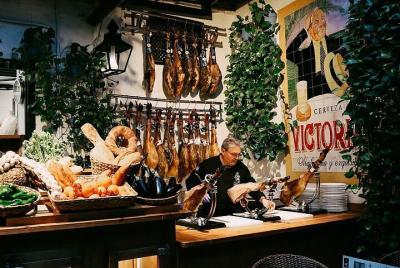 Tour tradicional de vino y tapas de Sevilla- por OhMyGoodGuide Tour tradicional de vino y tapas de Sevilla- por OhMyGoodGuide